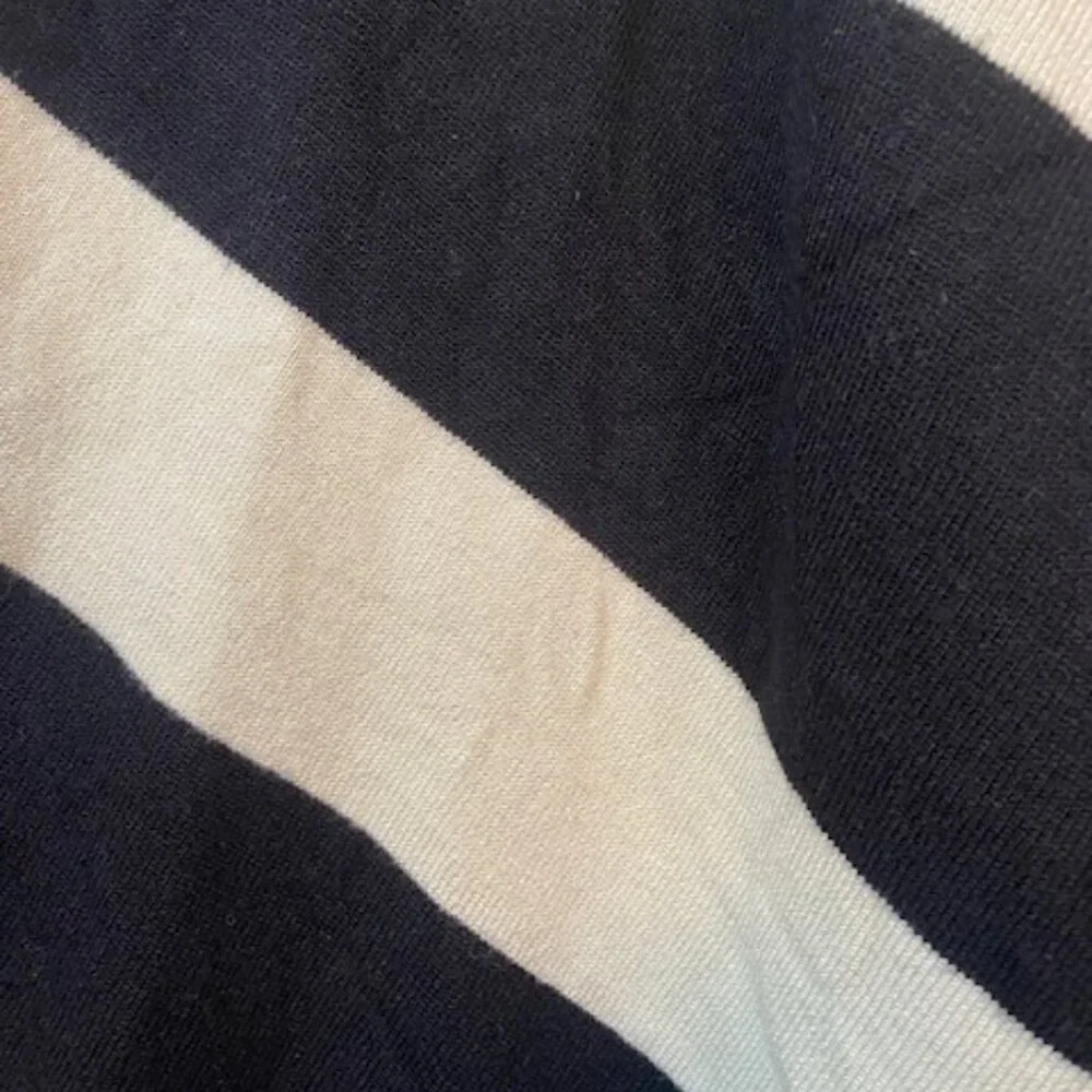 lyn black and white look sweater with hood - Picture 3 of 5